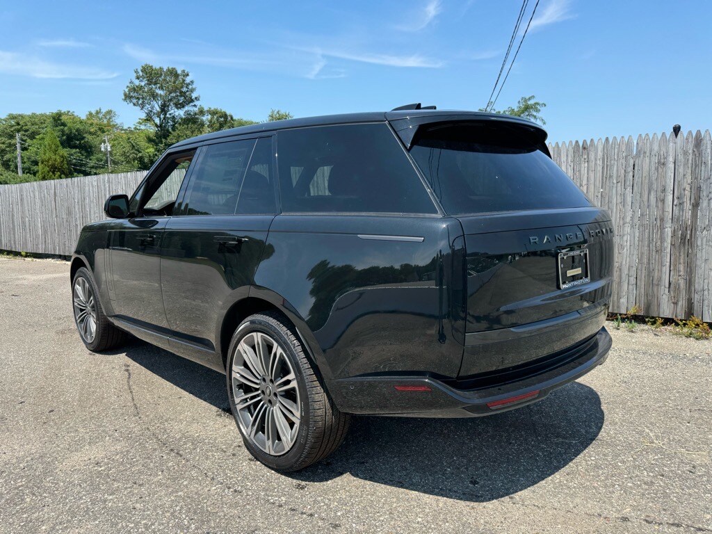 2025 Land Rover Range Rover SE photo 2