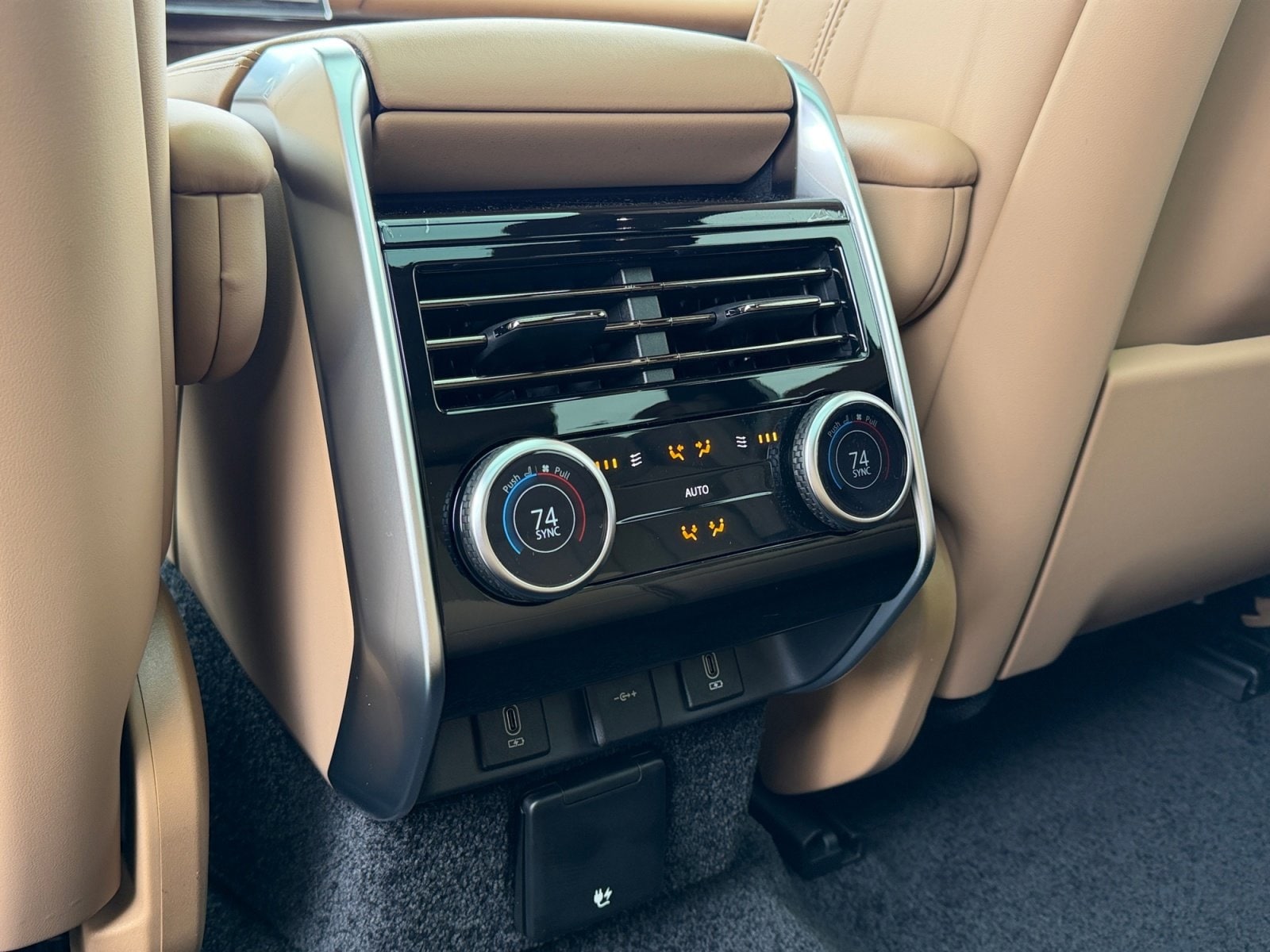2026 Land Rover Range Rover SE - Photo 18