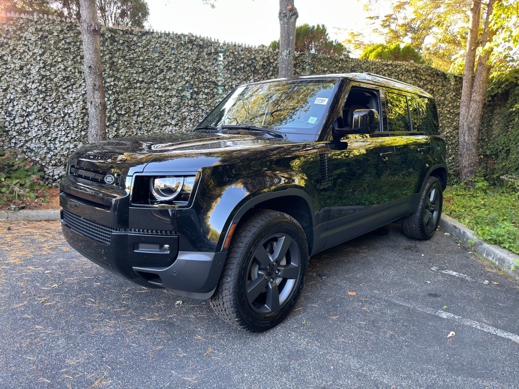 2026 Land Rover Defender S's photo