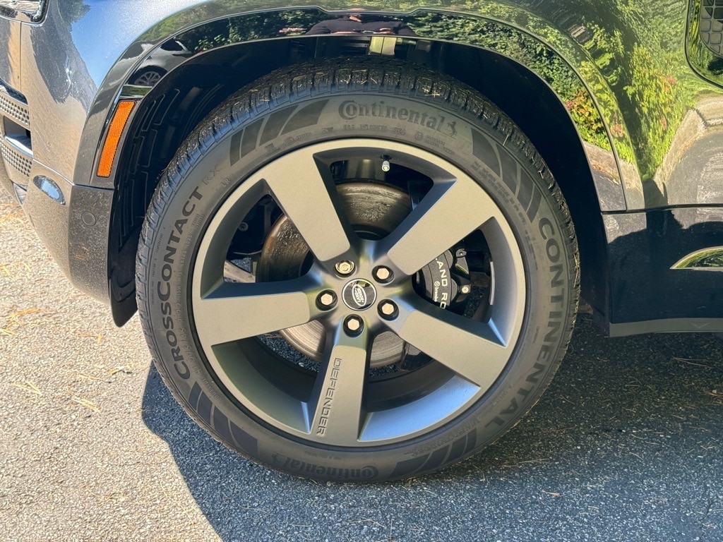 New 2025 Land Rover Defender 110 V8 SUV