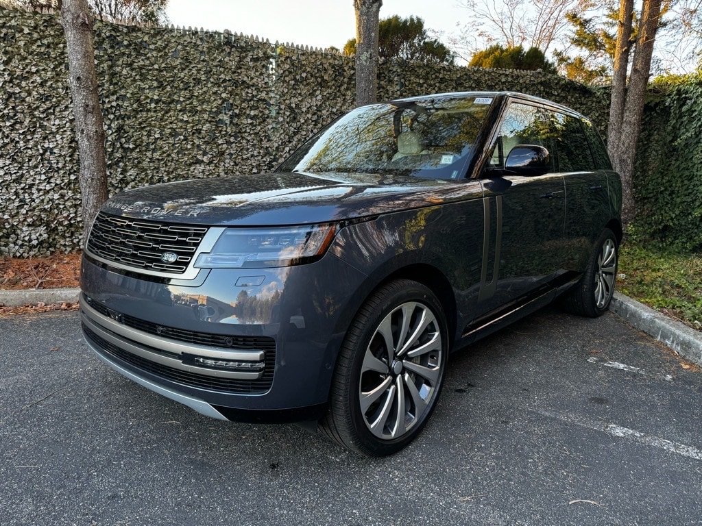 2025 Land Rover Range Rover SE's photo