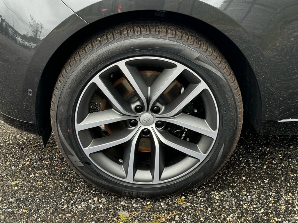 New 2025 Land Rover Range Rover SE 550PS SUV