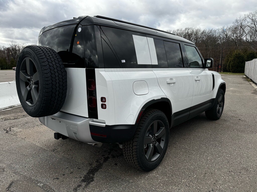 2025 Land Rover Defender S photo 3