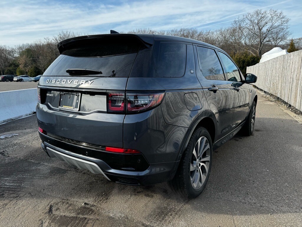 2025 Land Rover Discovery Sport S photo 3