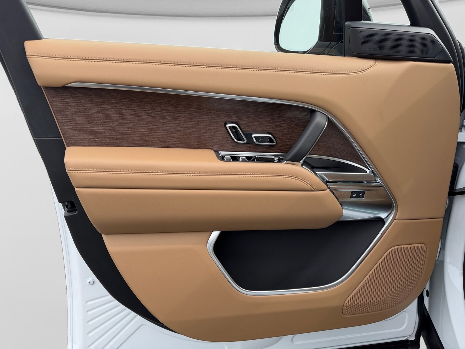 2026 Land Rover Range Rover SE - Photo 12