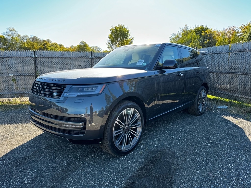 2025 Land Rover Range Rover SE's photo