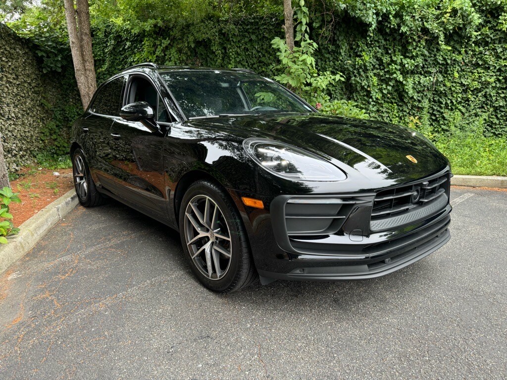 2024 Porsche Macan T photo 3