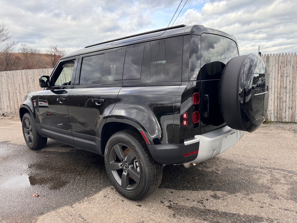 2025 Land Rover Defender S photo 3