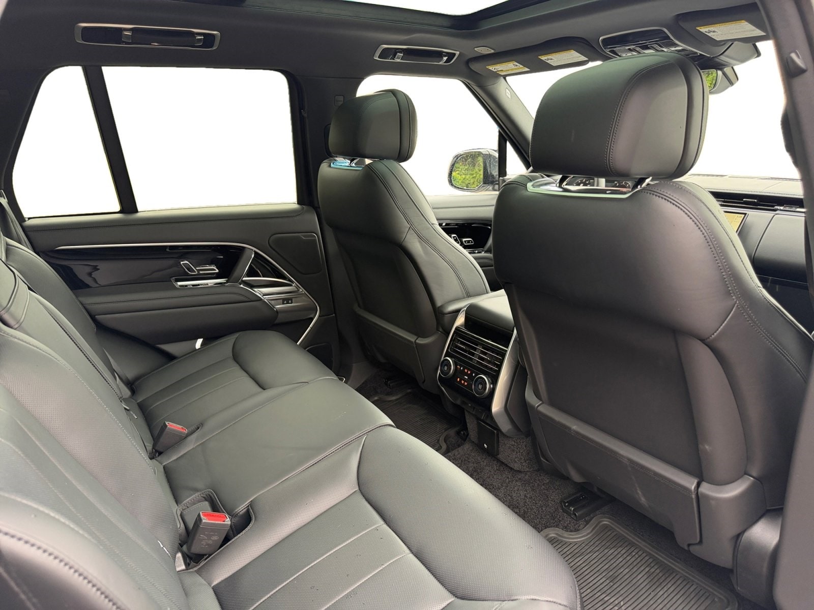 2025 Land Rover Range Rover SE - Photo 20