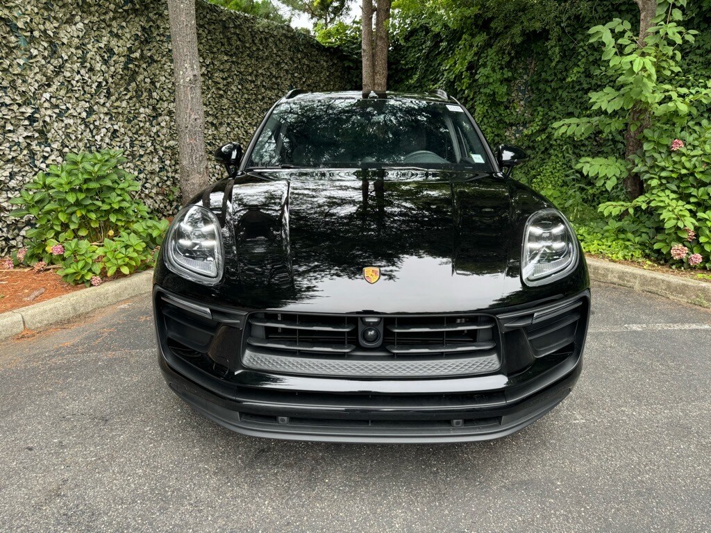 2024 Porsche Macan T photo 2