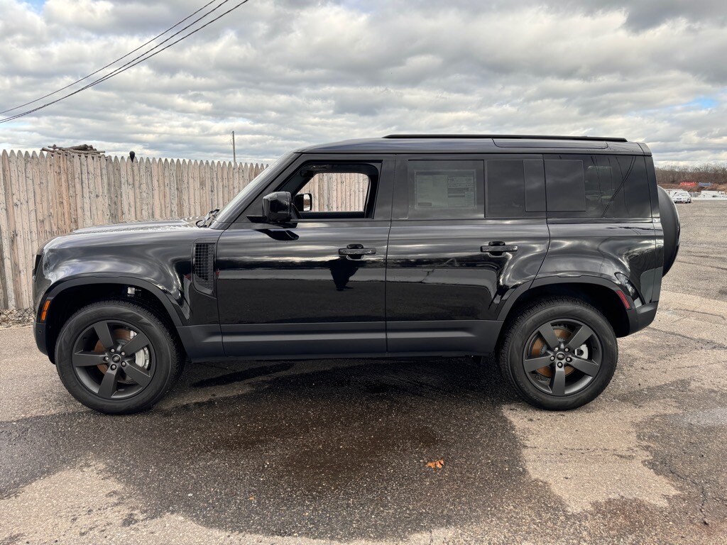 2025 Land Rover Defender S photo 2