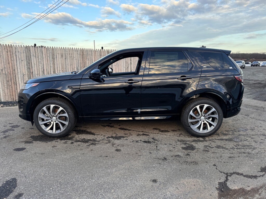2025 Land Rover Discovery Sport Dynamic SE photo 2