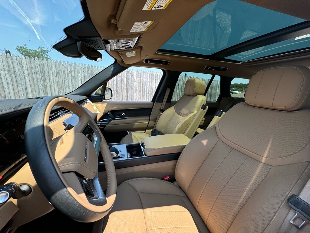2025 Land Rover Range Rover SE photo 4
