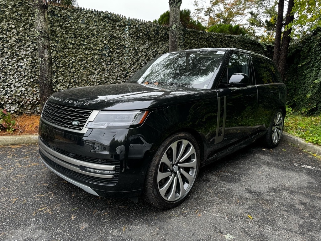 New 2025 Land Rover Range Rover SE SUV