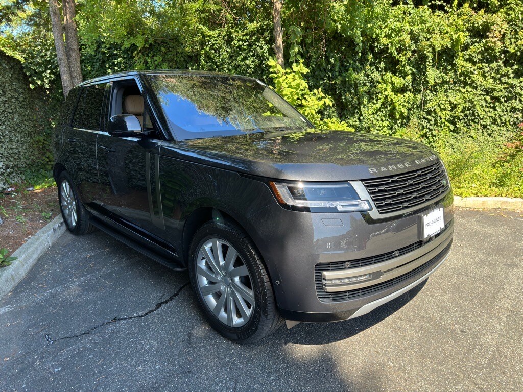 2023 Land Rover Range Rover SE photo 3