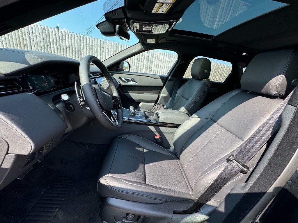 2026 Land Rover Range Rover Velar SE photo 2
