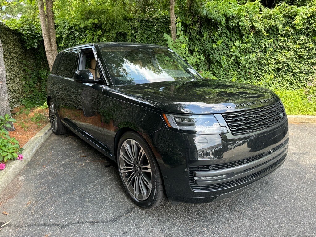 2025 Land Rover Range Rover SE photo 2