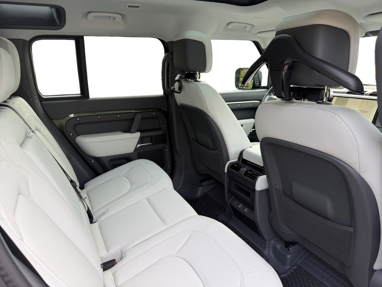 2026 Land Rover Defender X-Dynamic SE - Photo 20