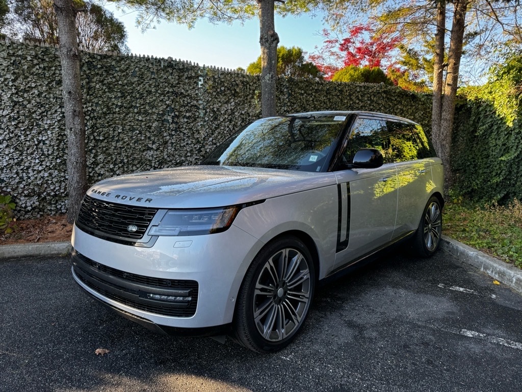 2025 Land Rover Range Rover SE's photo
