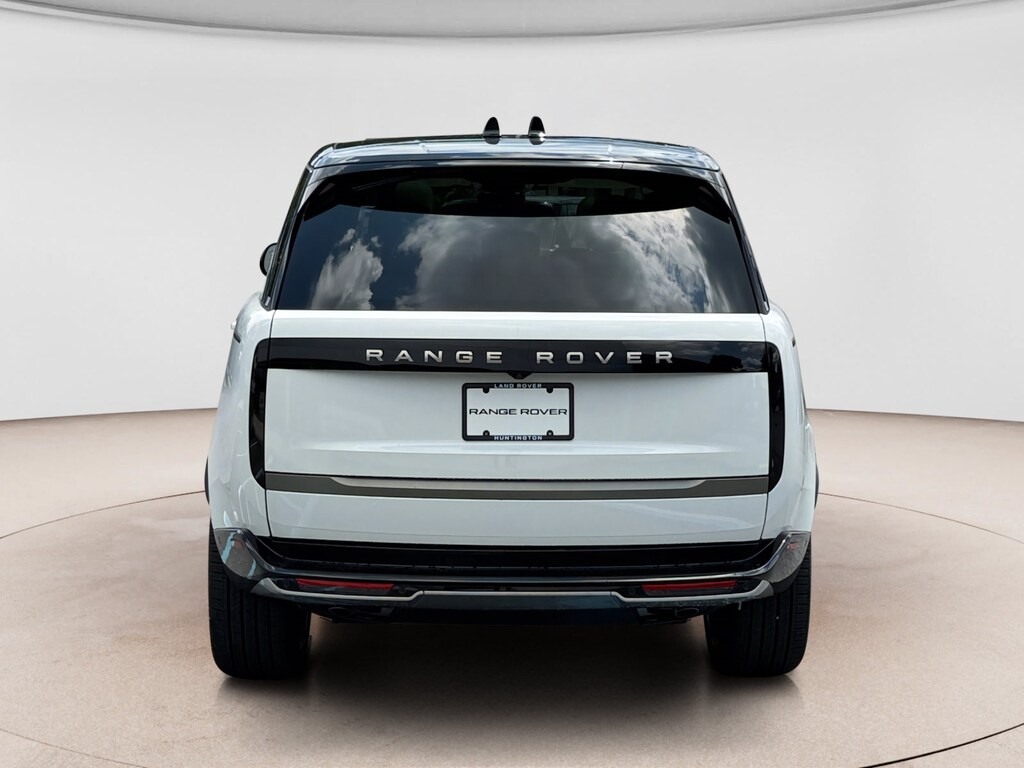 New 2026 Land Rover Range Rover SE LWB 7-Seats / V8 SUV