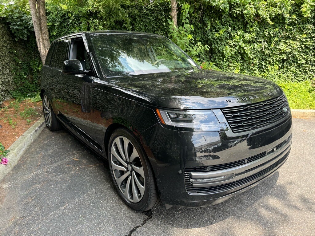 2025 Land Rover Range Rover SE photo 2