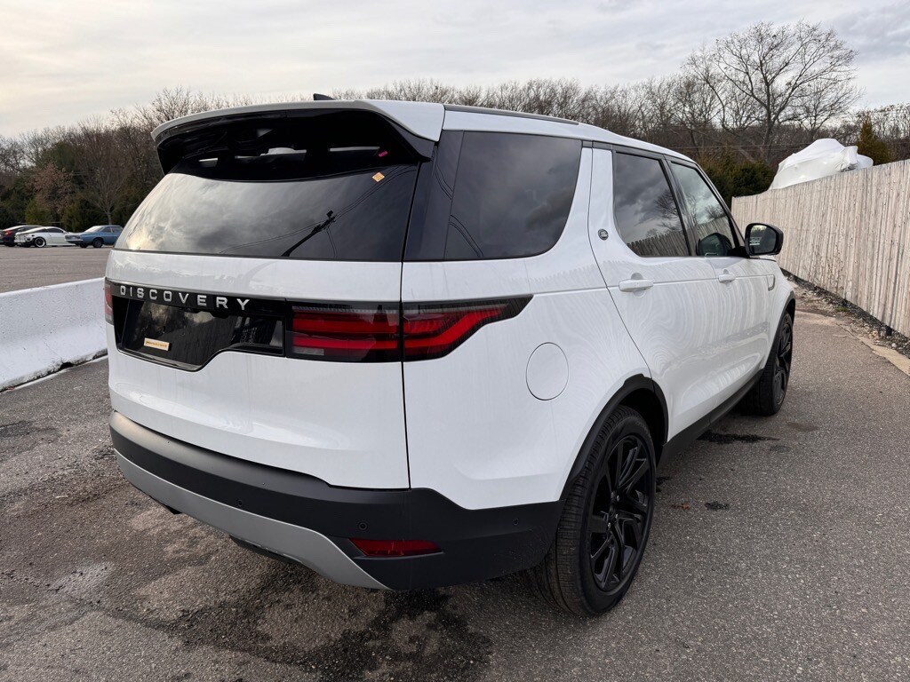 2025 Land Rover Discovery S photo 3