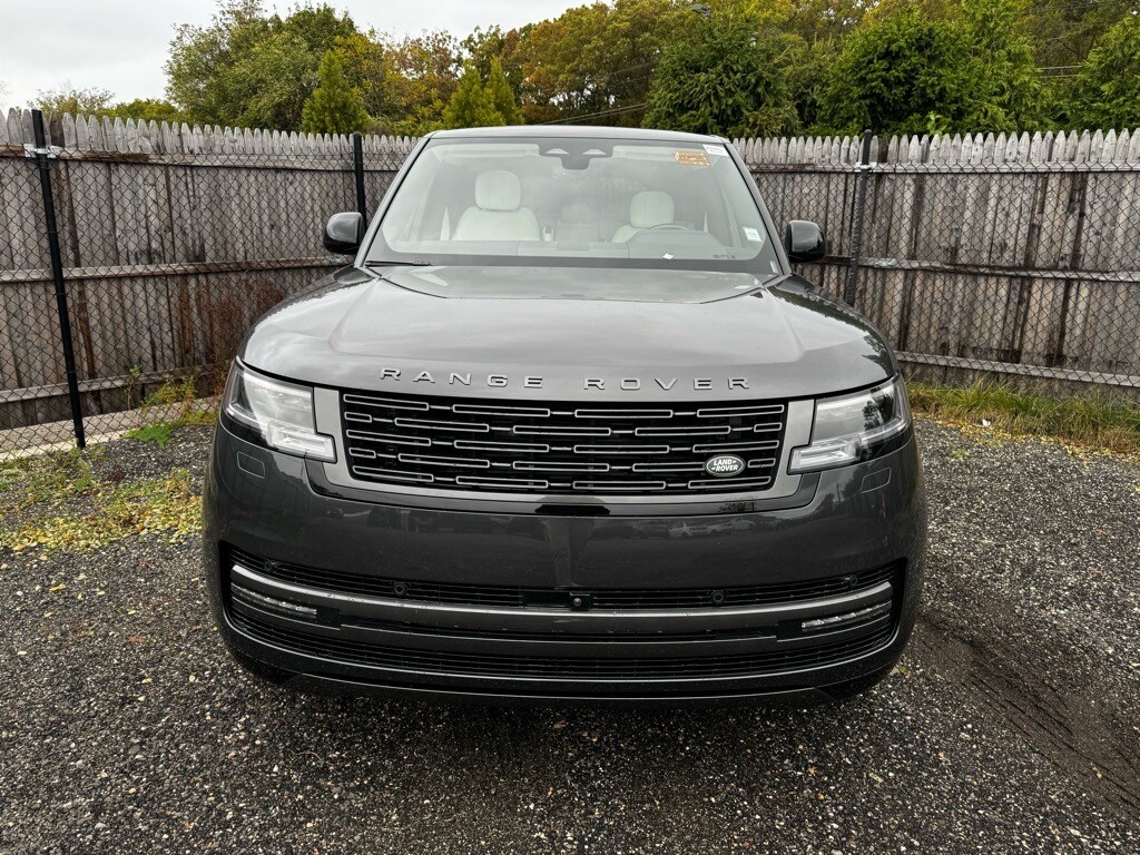 New 2025 Land Rover Range Rover SE 550PS SUV