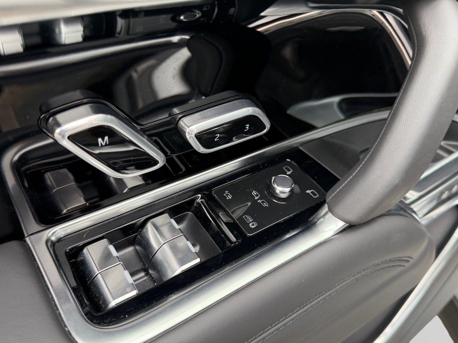2025 Land Rover Range Rover SE - Photo 13