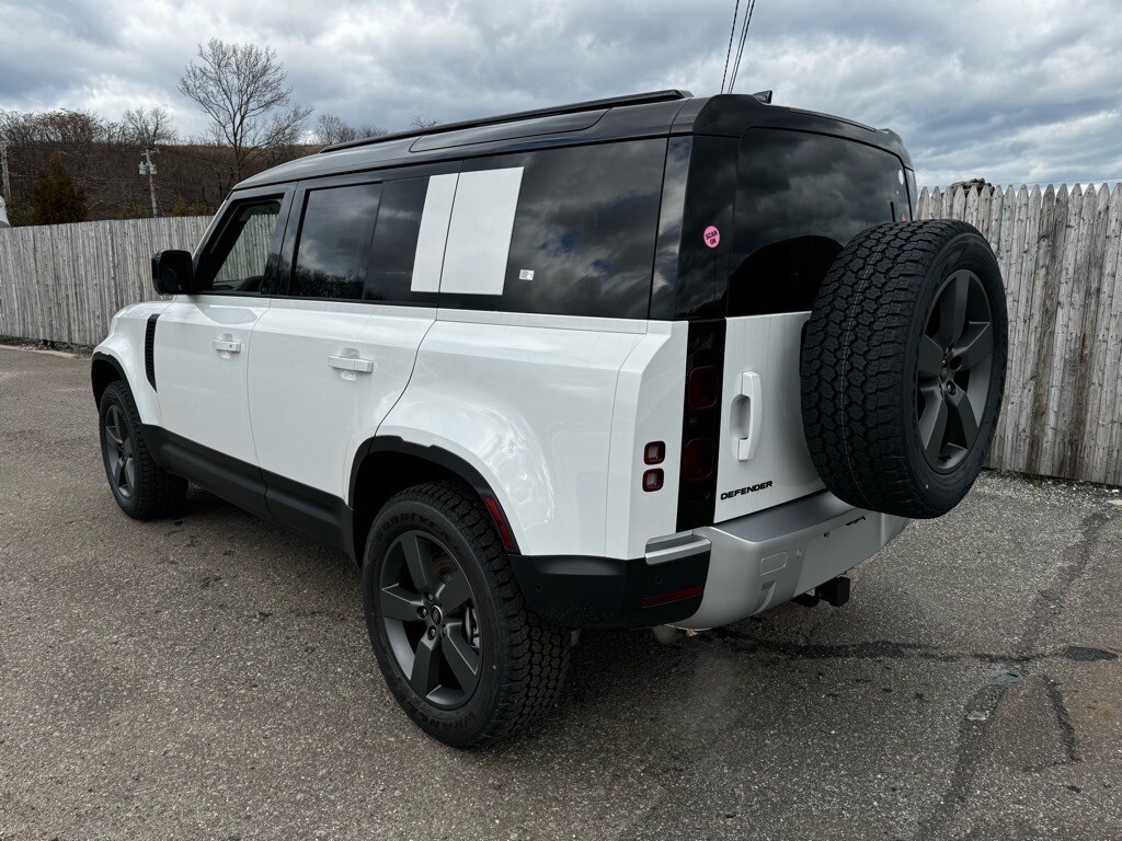 2025 Land Rover Defender S photo 2