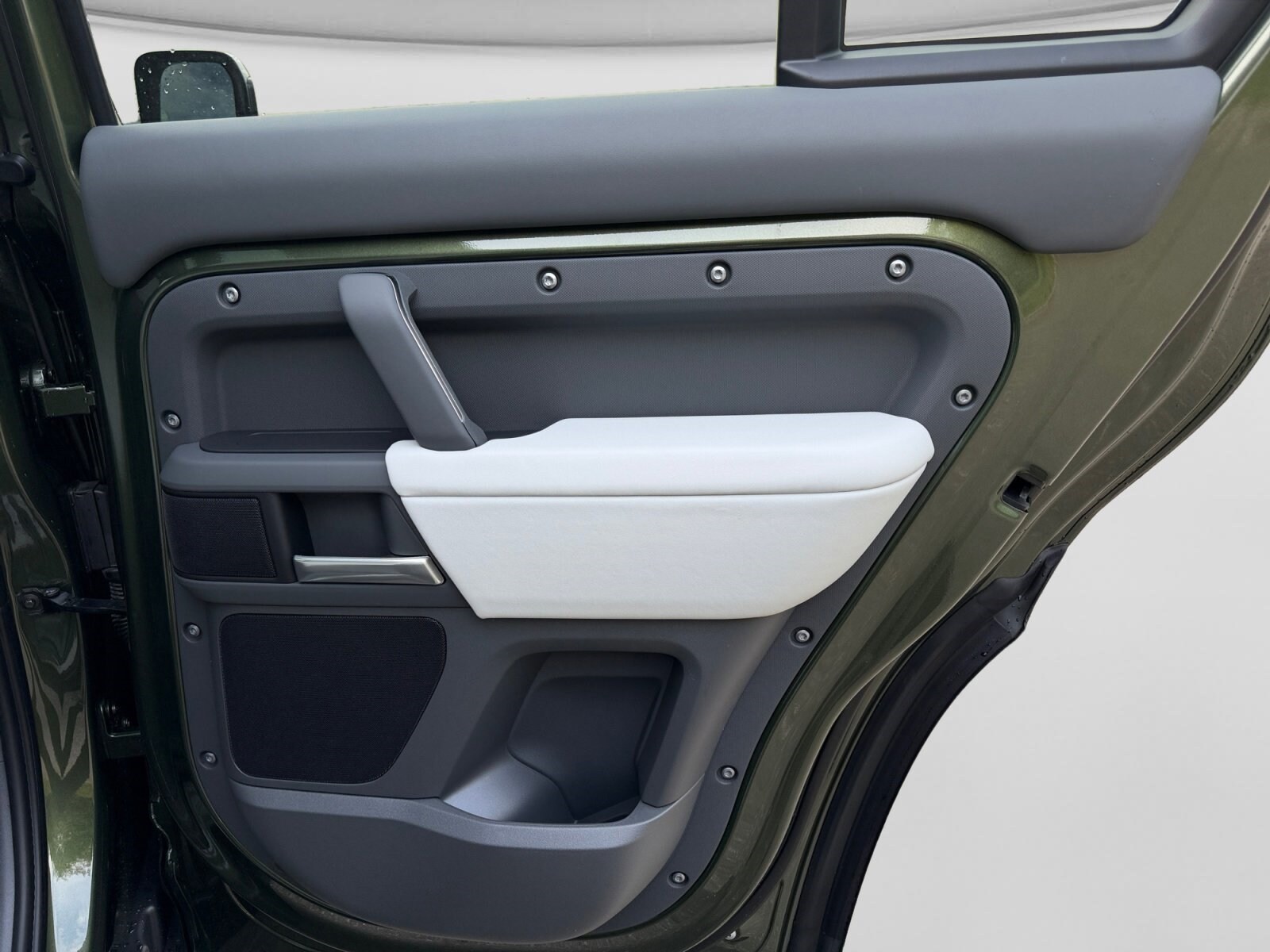 2026 Land Rover Defender X-Dynamic SE - Photo 21