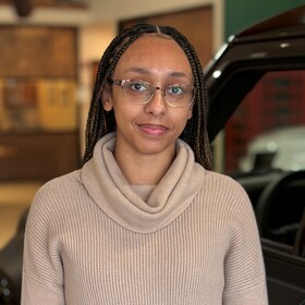 Staff member Olivia Adonis from ID_829b53add703