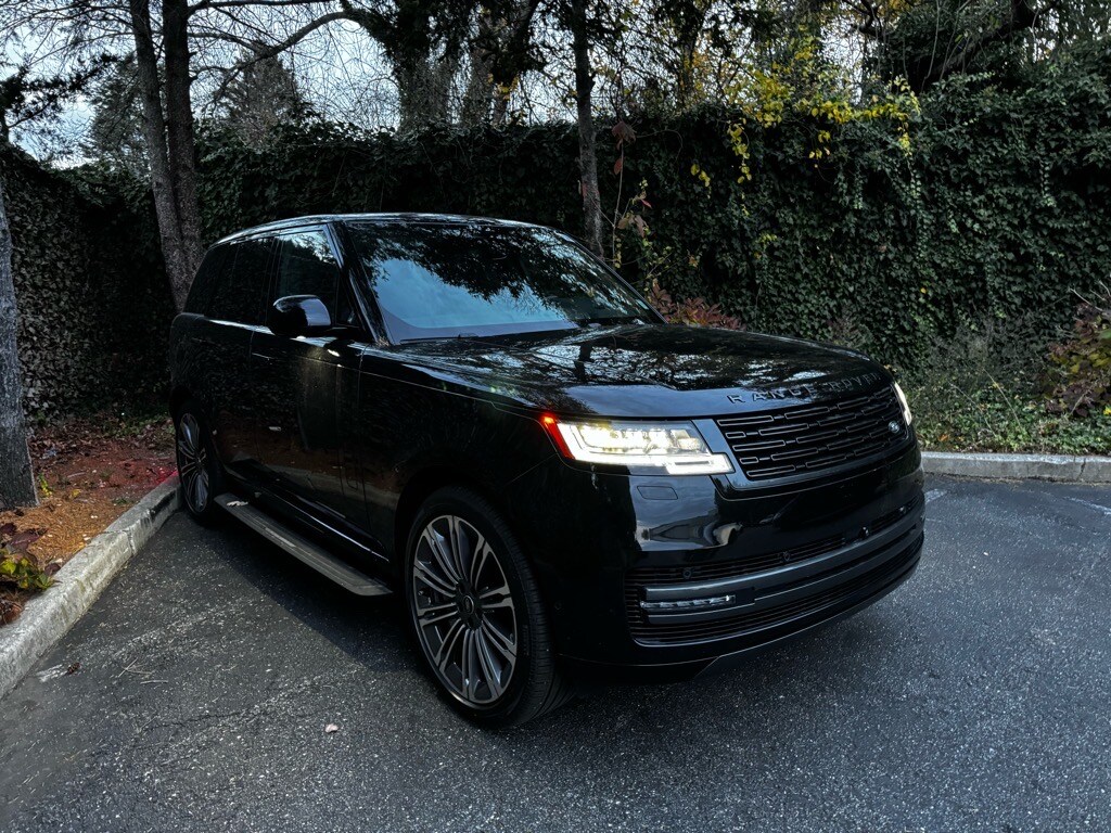 2025 Land Rover Range Rover SE photo 3