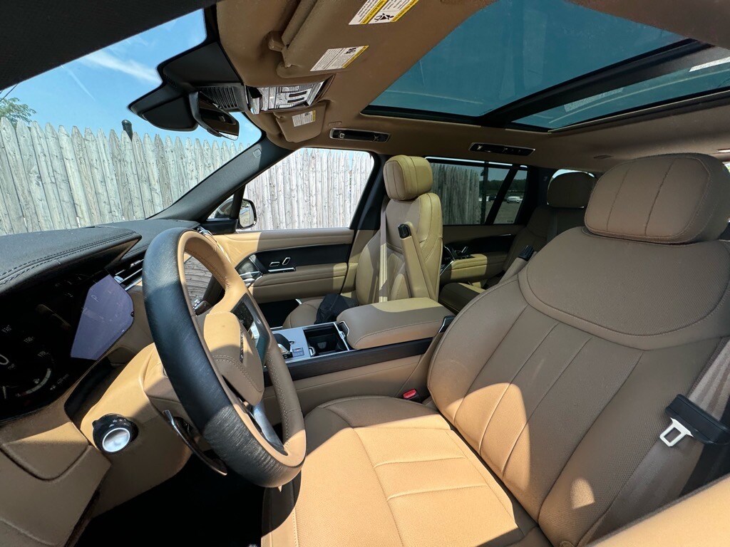 2025 Land Rover Range Rover SE photo 4