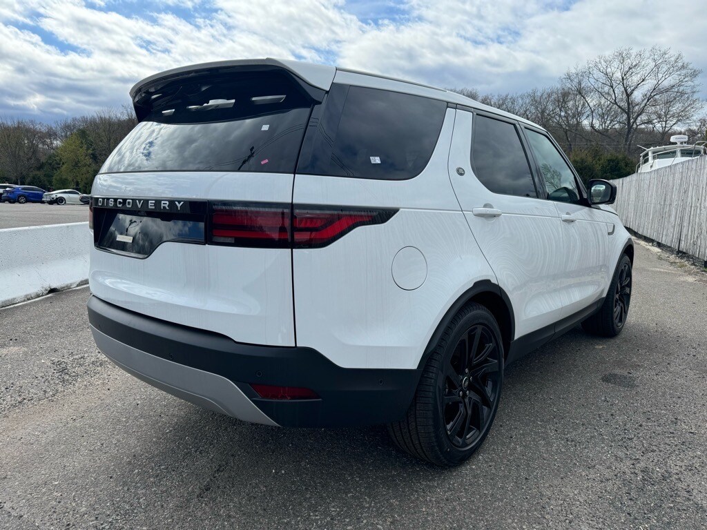 2025 Land Rover Discovery S photo 3