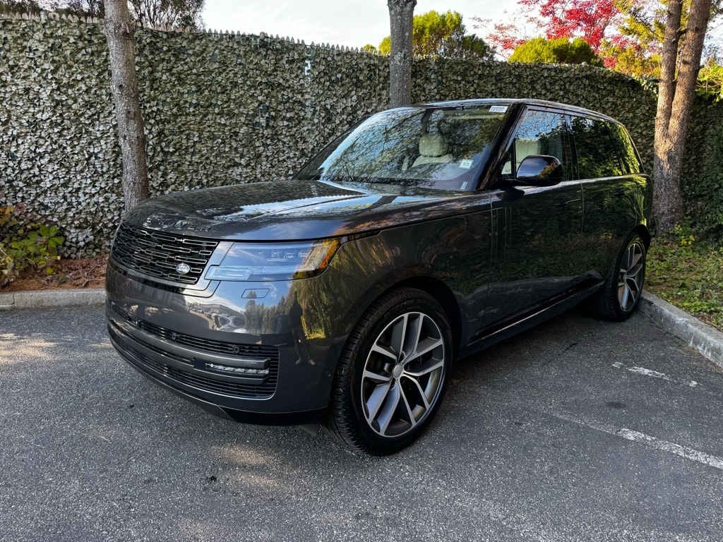 2025 Land Rover Range Rover SE's photo
