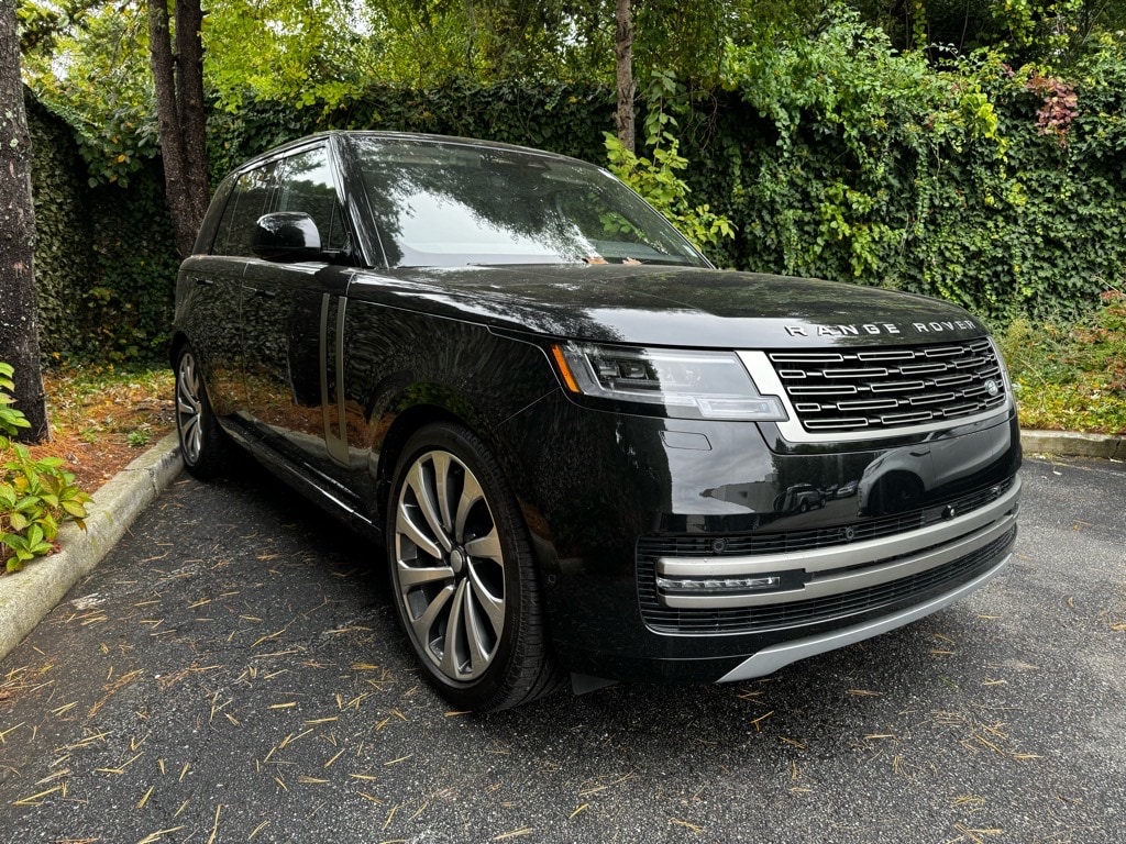 New 2025 Land Rover Range Rover SE SUV