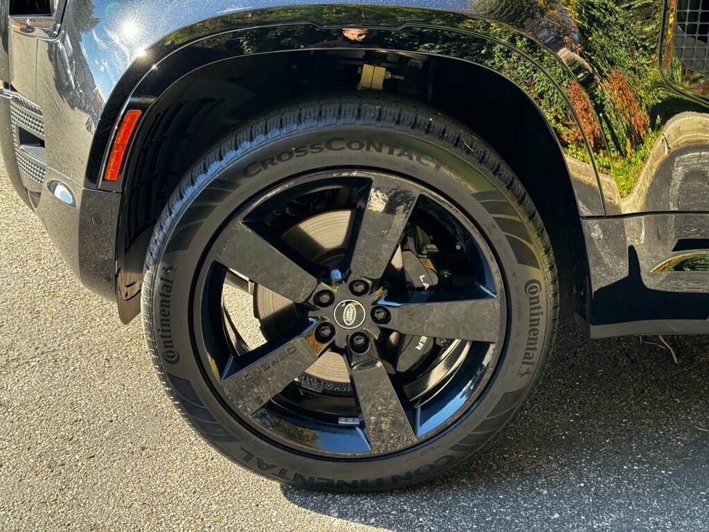 2024 Land Rover Defender 110 V8 photo 4