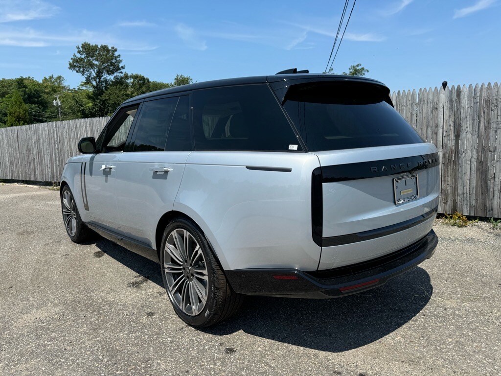 2025 Land Rover Range Rover SE photo 2