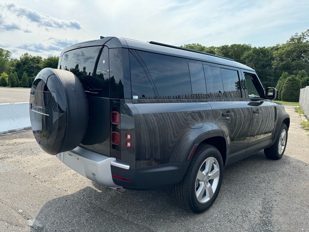 2025 Land Rover Defender S photo 3