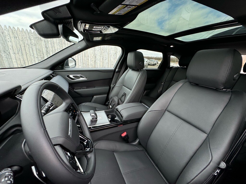 2026 Land Rover Range Rover Velar SE photo 4