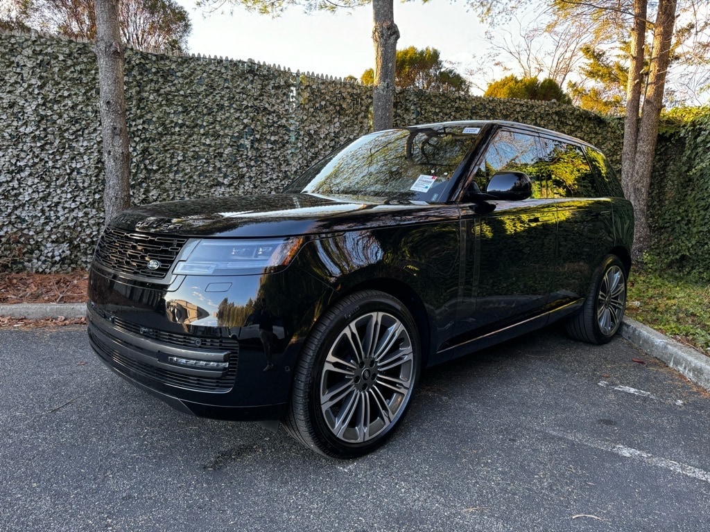 2025 Land Rover Range Rover SE's photo