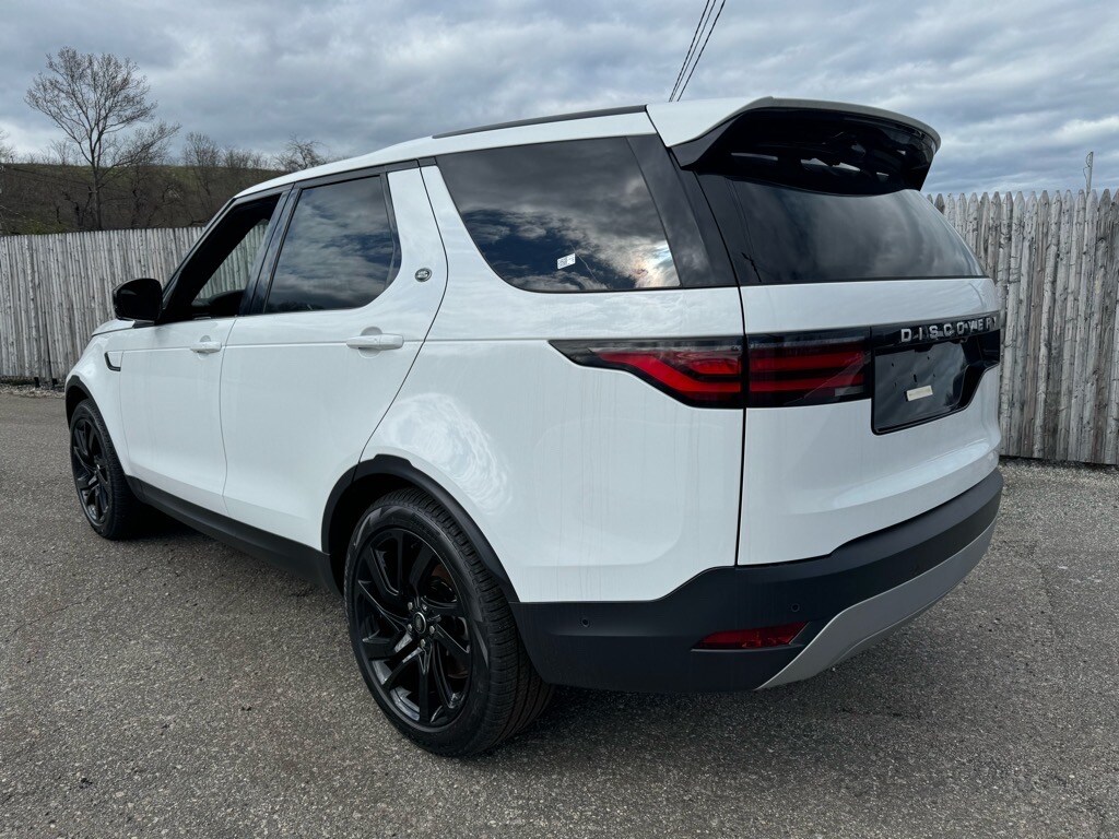 2025 Land Rover Discovery S photo 2