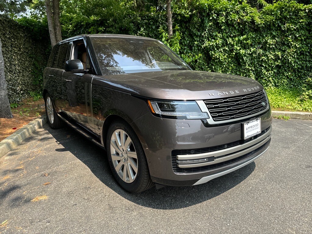 2023 Land Rover Range Rover SE photo 3