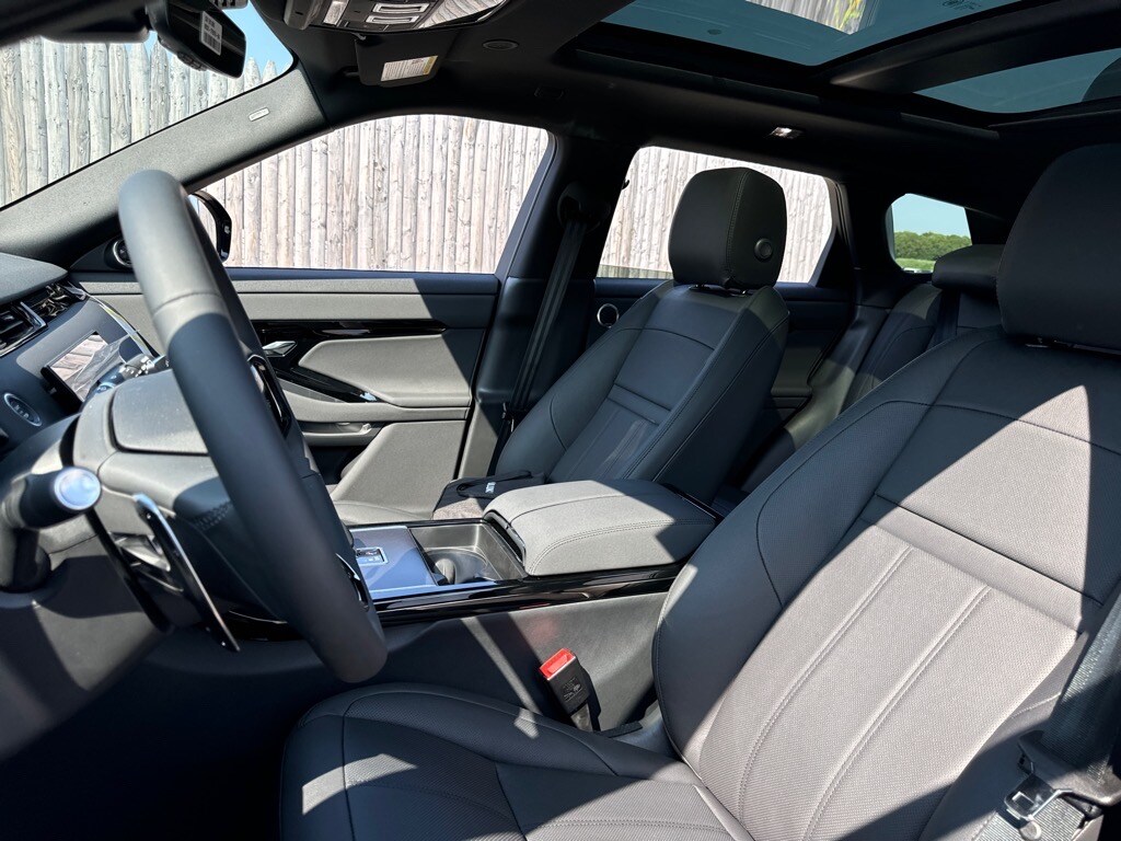 2026 Land Rover Range Rover Evoque Dynamic SE photo 4