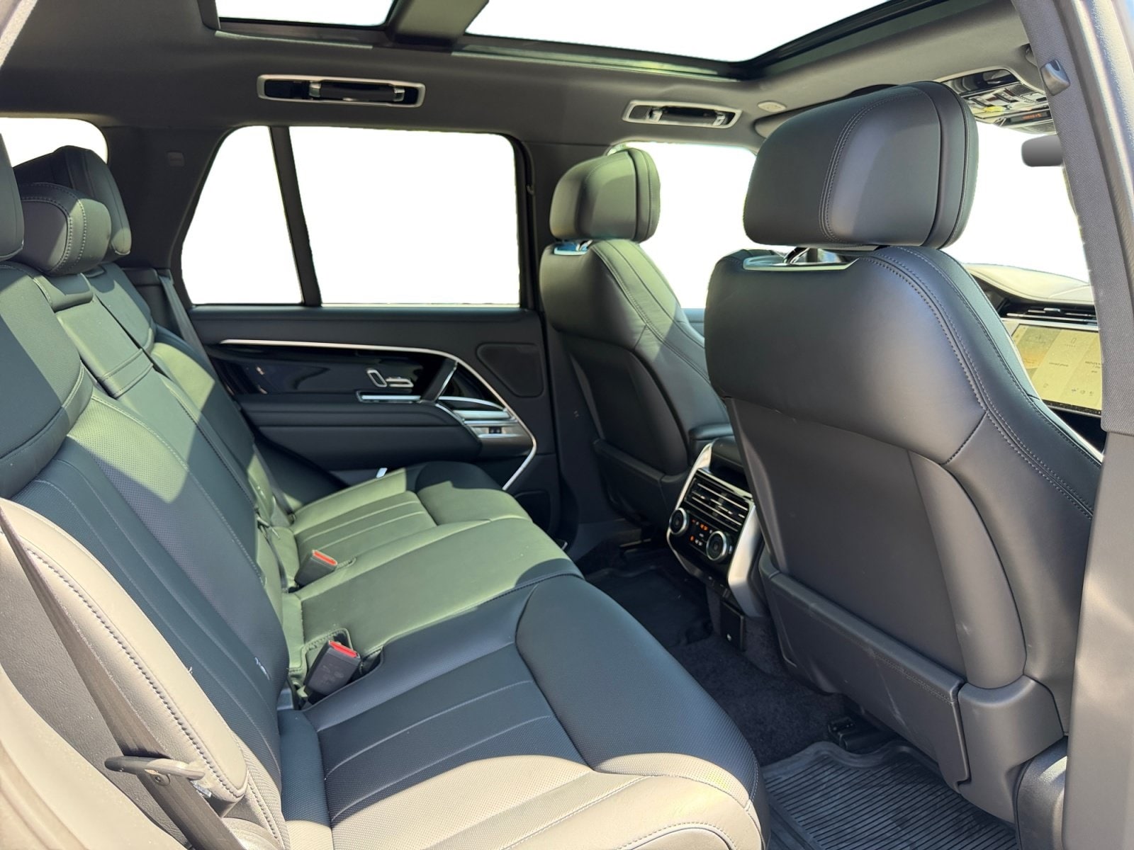 2025 Land Rover Range Rover SE - Photo 19