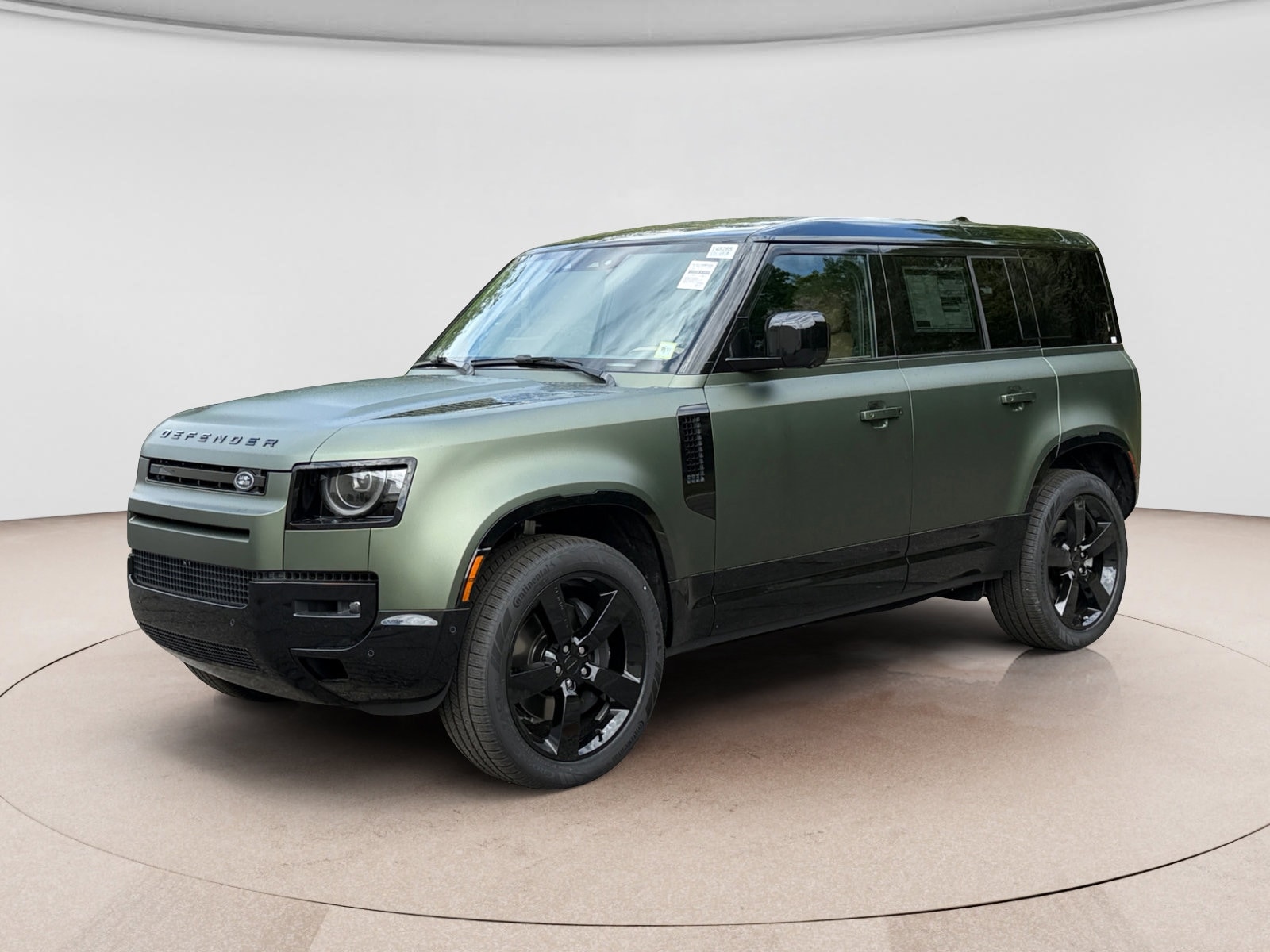 2026 Land Rover Defender 110 X-Dynamic SE P500's photo