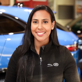 Staff member Jasmine Fernandez from ID_829b53add703