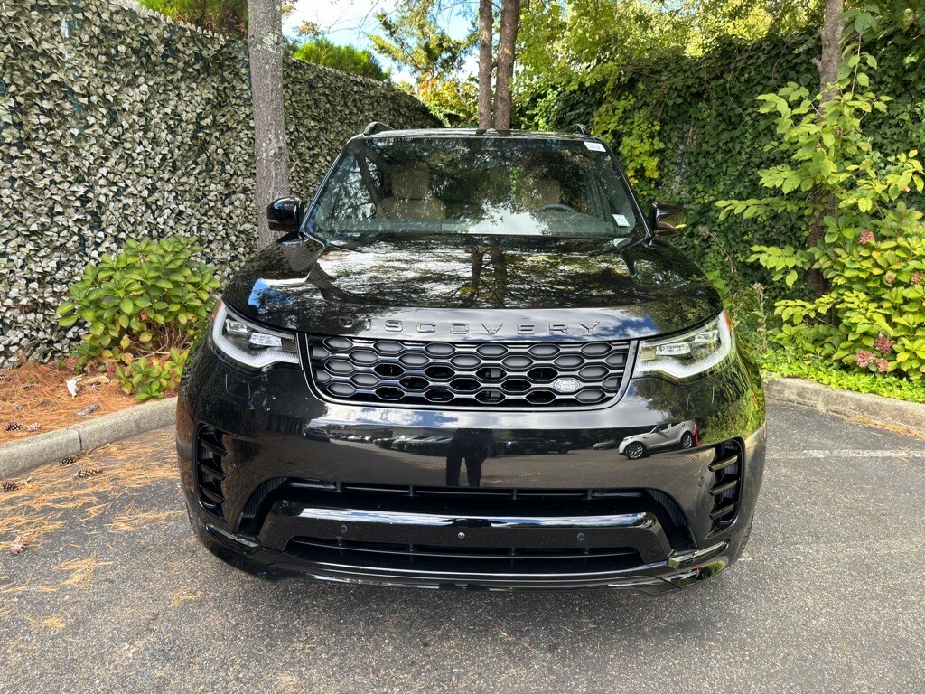 2025 Land Rover Discovery P360 Dynamic SE photo 2