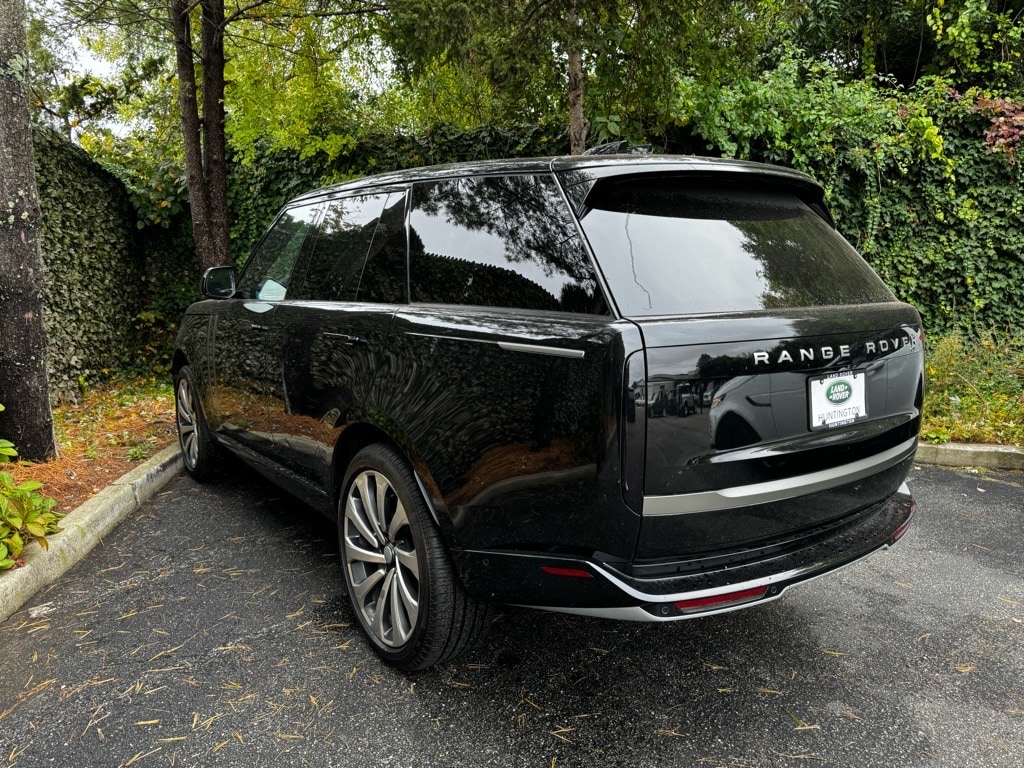 New 2025 Land Rover Range Rover SE SUV