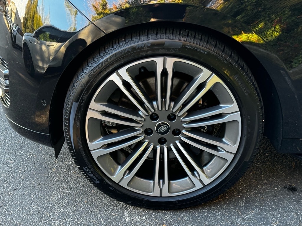 Used 2025 Land Rover Range Rover SE SUV